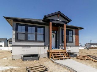 25 S Ian Way, Sylvan Lake, AB T4S0W5