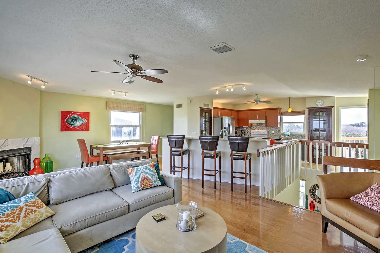4 bed, 3.0 bath, 2389 sqft, $6,193 — Photo 2