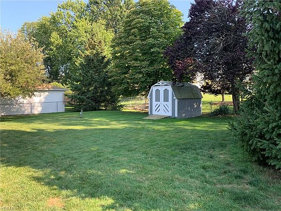 5th image of 1661 Green Acres Dr