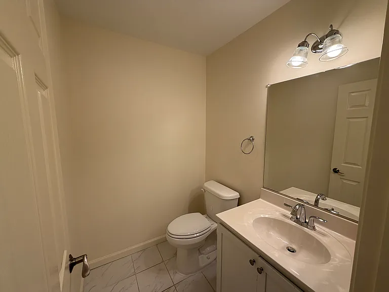 283 Lake St #B — Photo 11