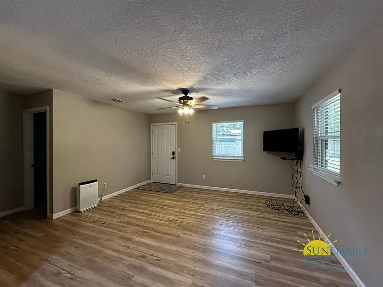 110 Hawkins Rd #B — Photo 5