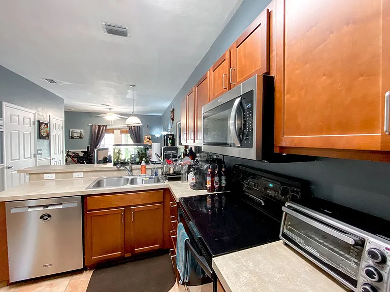 2927 SW 35th Pl #114 — Photo 6