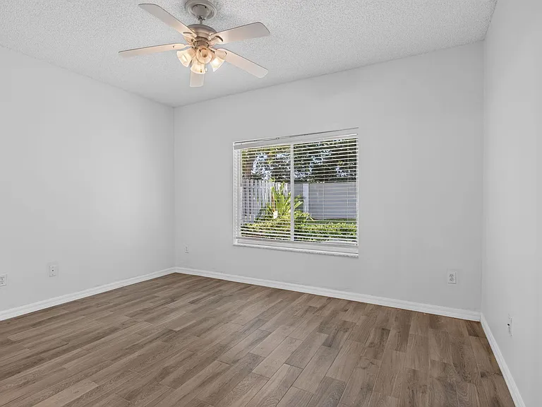 1263 SW 48th Ter — Photo 16
