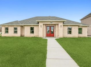 1701 Heatherwood Dr, Harvey, LA 70058