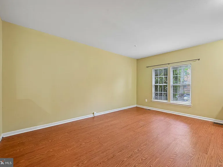 1724 Emory St — Photo 9
