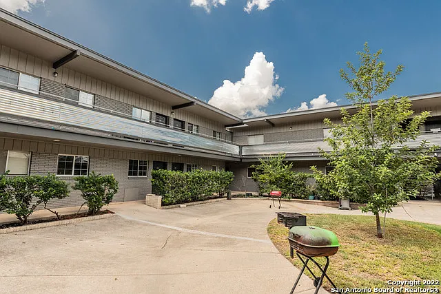 2 bed, 1.0 bath, 895 sqft, $925 — Photo 3