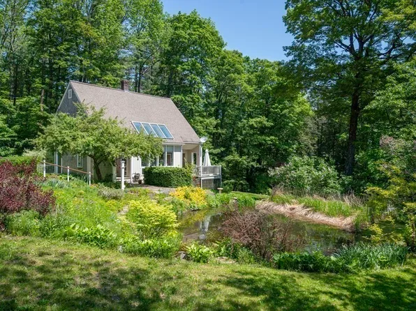 699 Suburban Dr, Ashfield, MA 01330