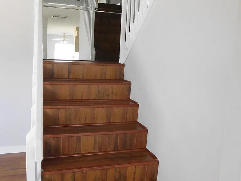1908 Hartford Ct — Photo 16