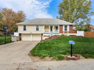 1805 SW Chief Cir, Blue Springs, MO 64015