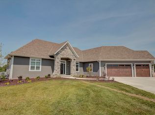 W347N6765 Shoreview Ct, Oconomowoc, WI 53066