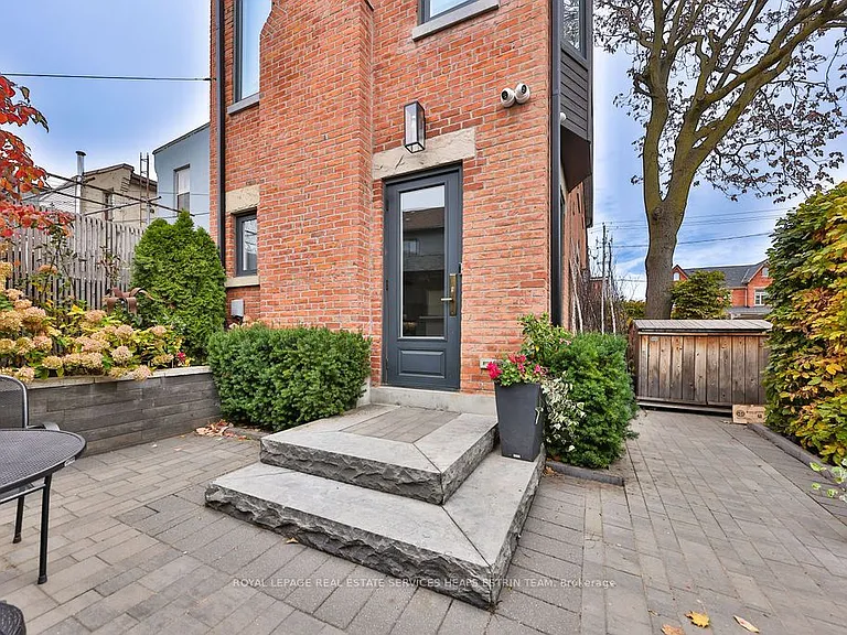 234 Brock Ave #MAIN — Photo 1