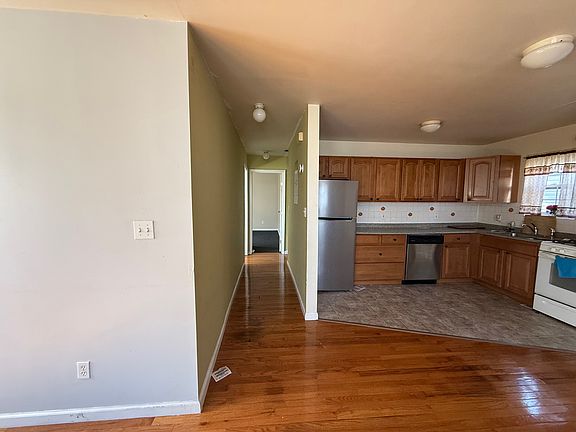4th image of 209-19 Whitehall Ter Floor 2