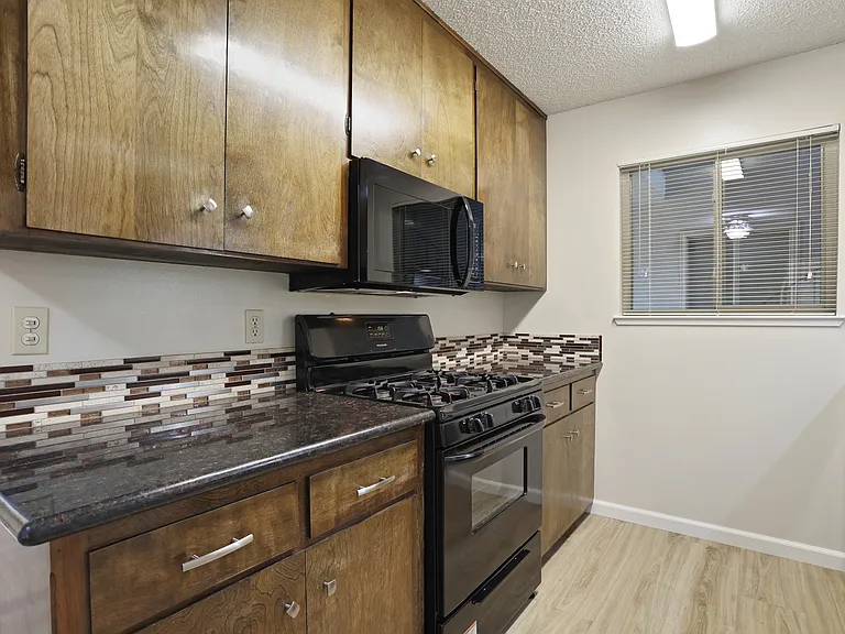 Avenue West Apartments — Photo 21