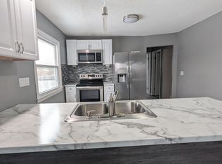 2532 E 39th St, Des Moines, IA 50317