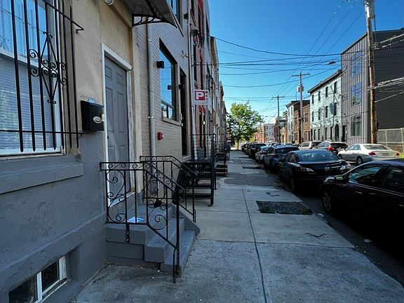 2nd image of 1911 E Dauphin St