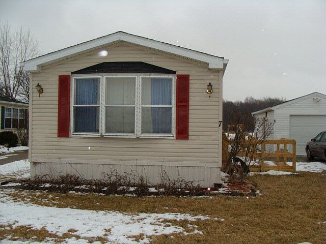 1st image of 7 Ford Ln