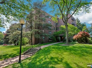 3031 Edwin Ave APT 4H, Fort Lee, NJ 07024