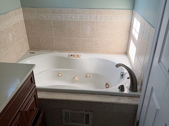 5th image of 620 Bridgeboro St