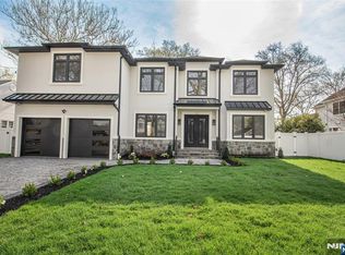 722 Erie Rd, Paramus, NJ 07652