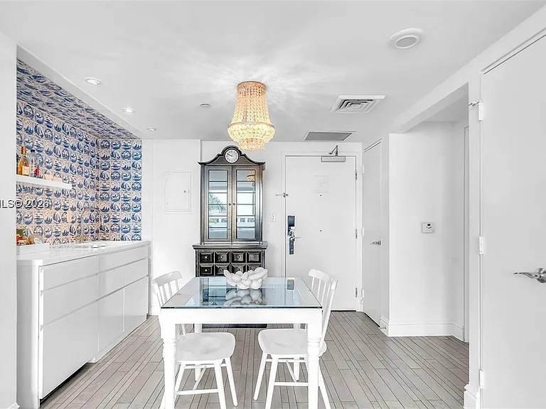1100 West Ave #409 — Photo 8
