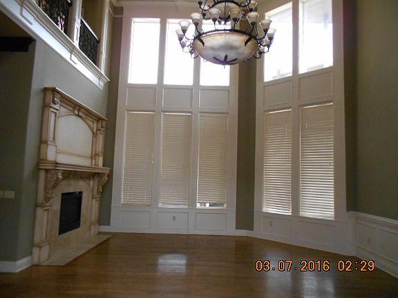 4th image of 15349 Mastin St