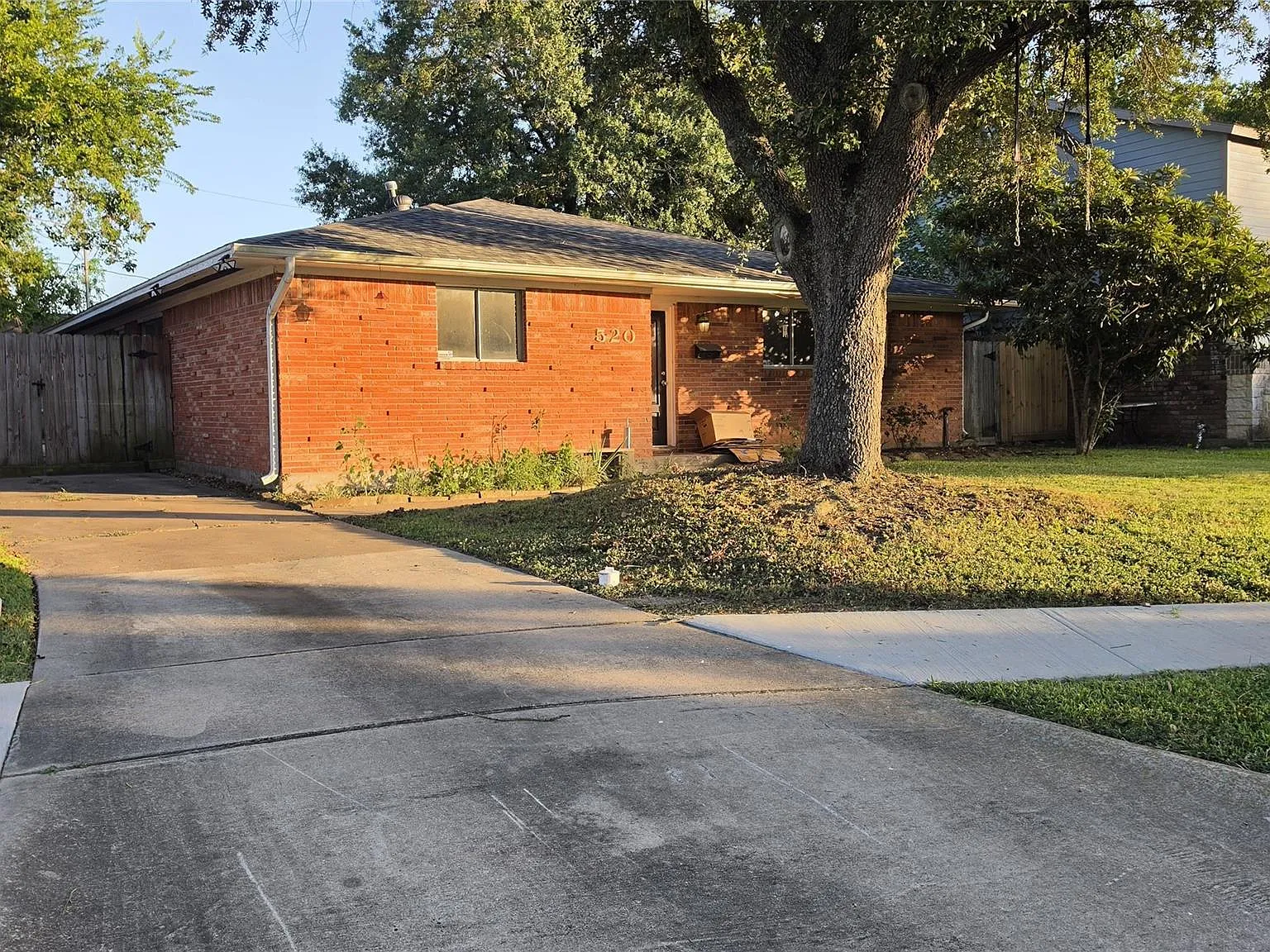 4 bed, 2.0 bath, 1768 sqft, $2,200 — Photo 2