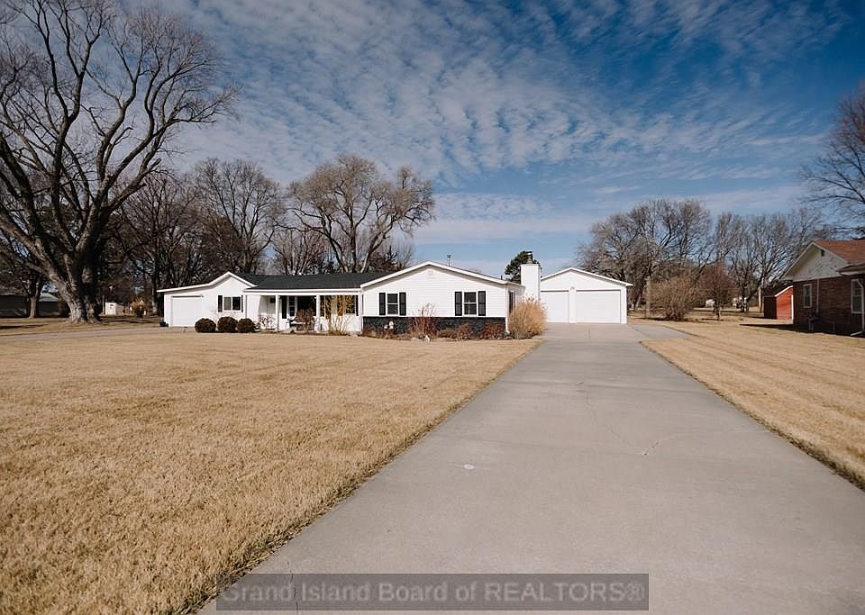 2512 Pioneer Blvd, Grand Island, NE 68801 | Zillow