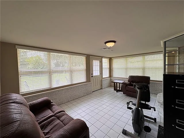 319 Lakewood Dr — Photo 7