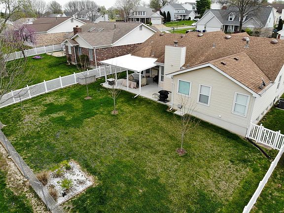 3rd image of 813 Winter Lake Ct