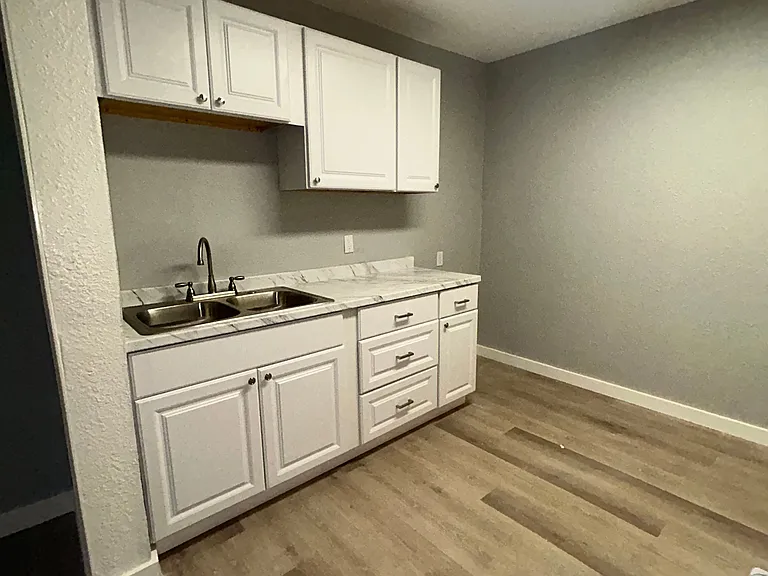 314 W Clarendon Dr — Photo 5