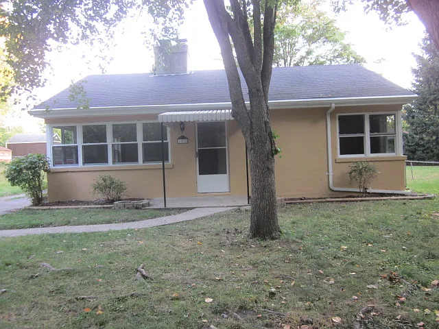 105 Finch St photo 1