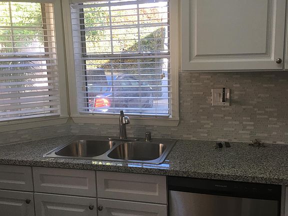 3rd image of 14423 Weddington St #1