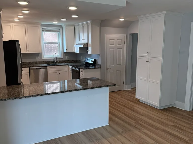 13813 Village Mill Dr — Photo 7