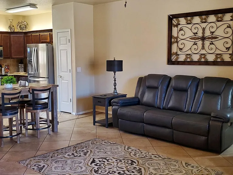 400 Noland Ct — Photo 2