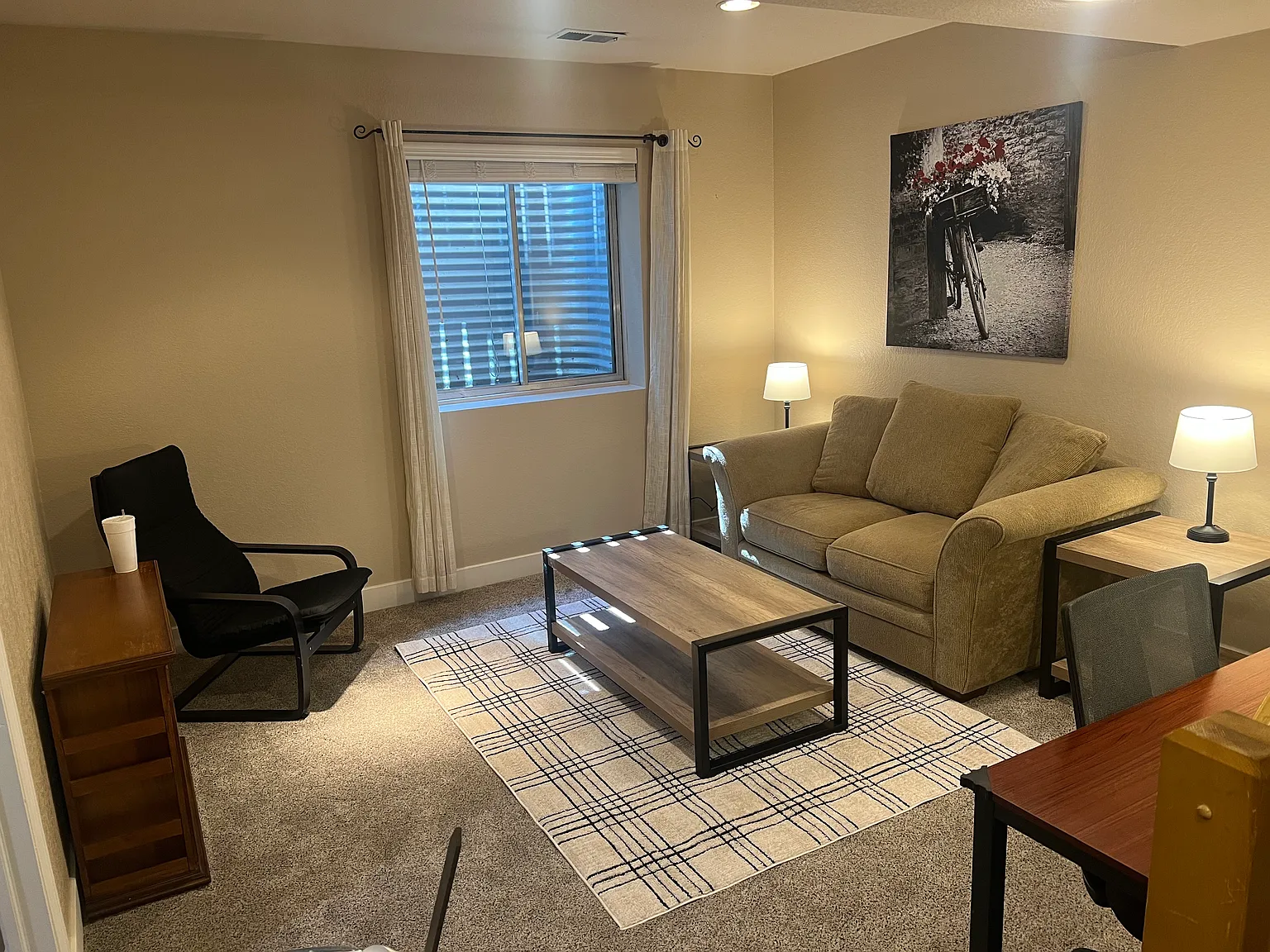 4 bed, 4.5 bath, 3196 sqft, $1,200 — Photo 3