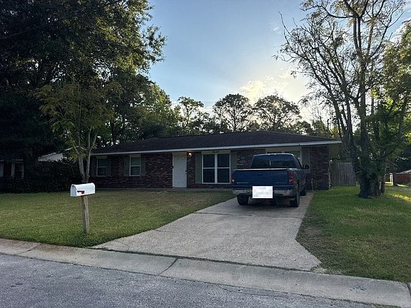 5th image of 7659 Lexington Dr