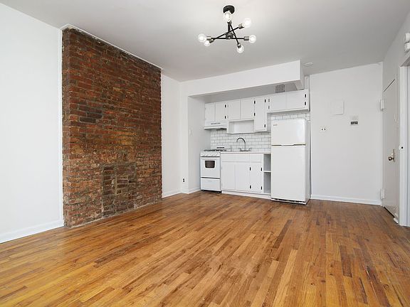 3rd image of 304 Cumberland St APT 3F