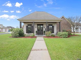 13573 Bluff Point Dr, Geismar, LA 70734