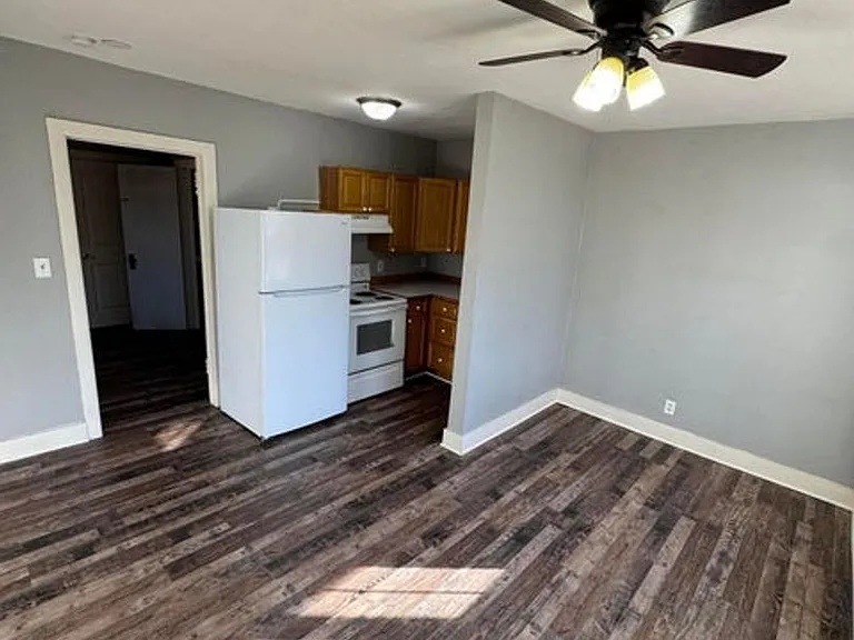 1722 N Fremont Ave — Photo 10