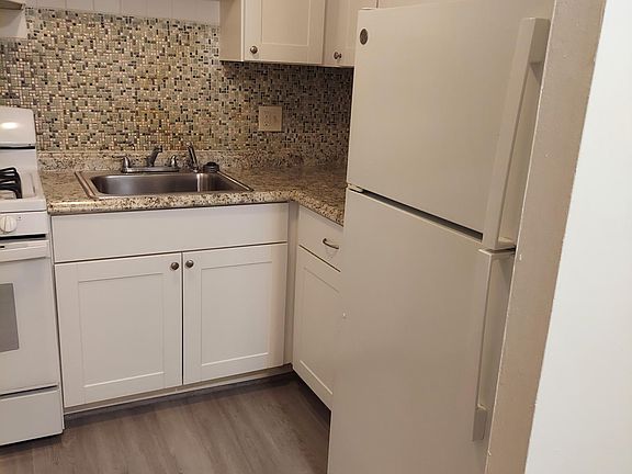 3rd image of 332 Copeland St #25