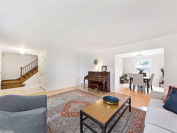 3rd image of 2925 Huntington Dr