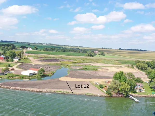 Crescent Ln #12, Madison, SD 57042