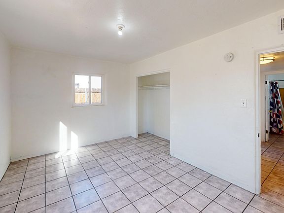 3rd image of 2732 Solano Dr NE