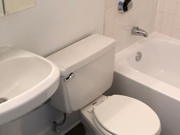 4th image of 600 E 8th St APT 7E