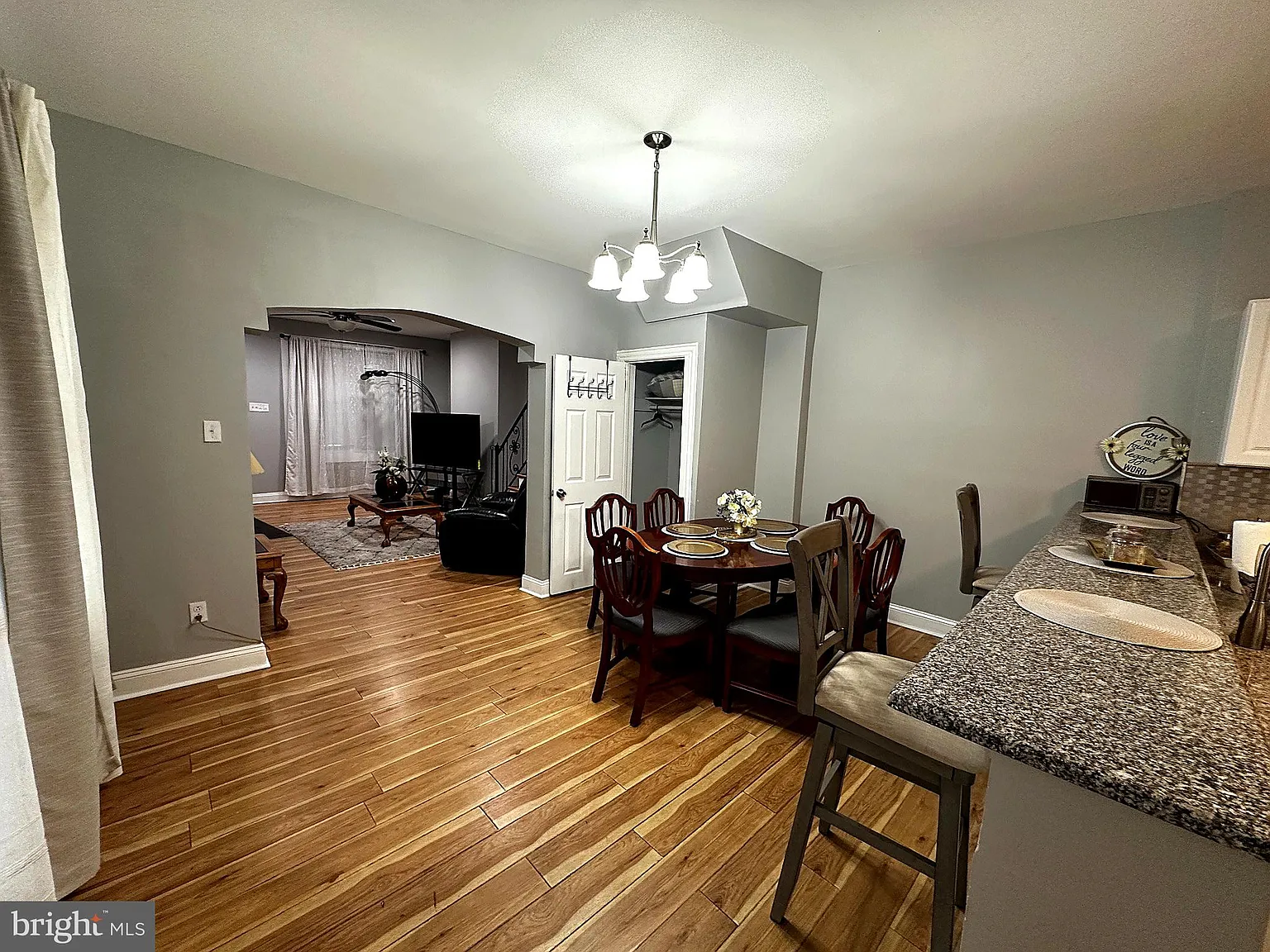 4 bed, 1.5 bath, 1600 sqft, $2,900 — Photo 2