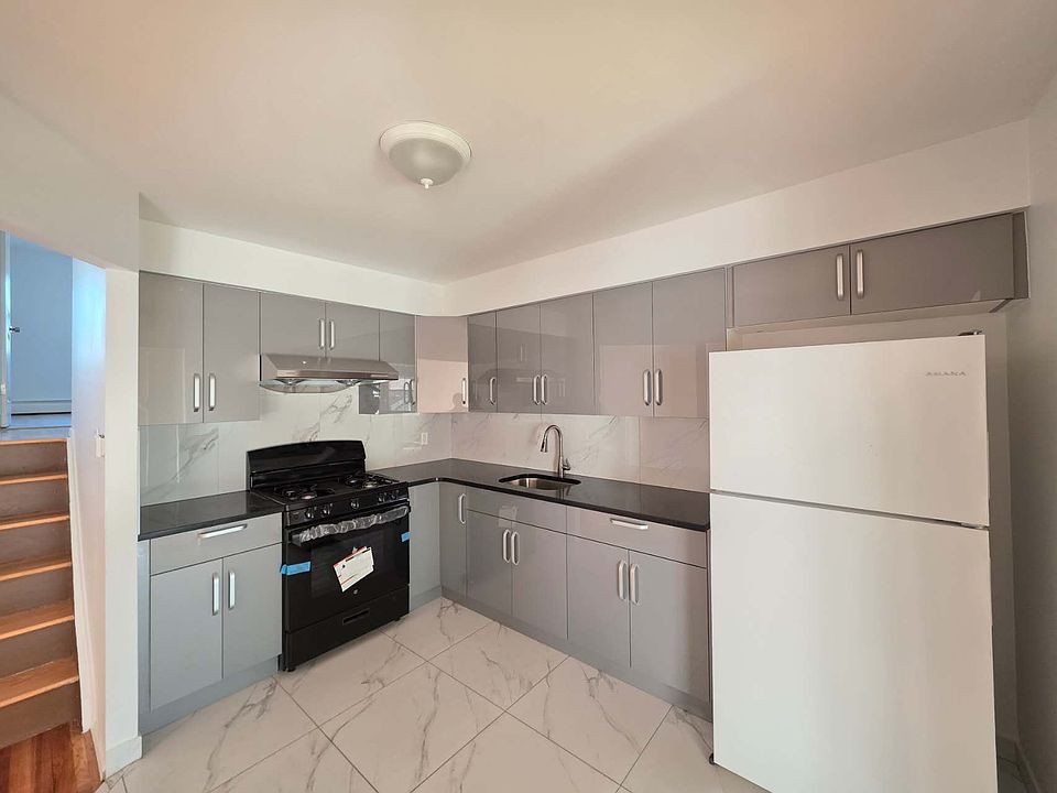 1st image of 227 27th Ave Floor 3