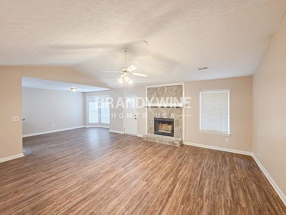 4th image of 2900 Rosecommons Dr