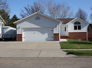 618 York Ln, Bismarck, ND 58503