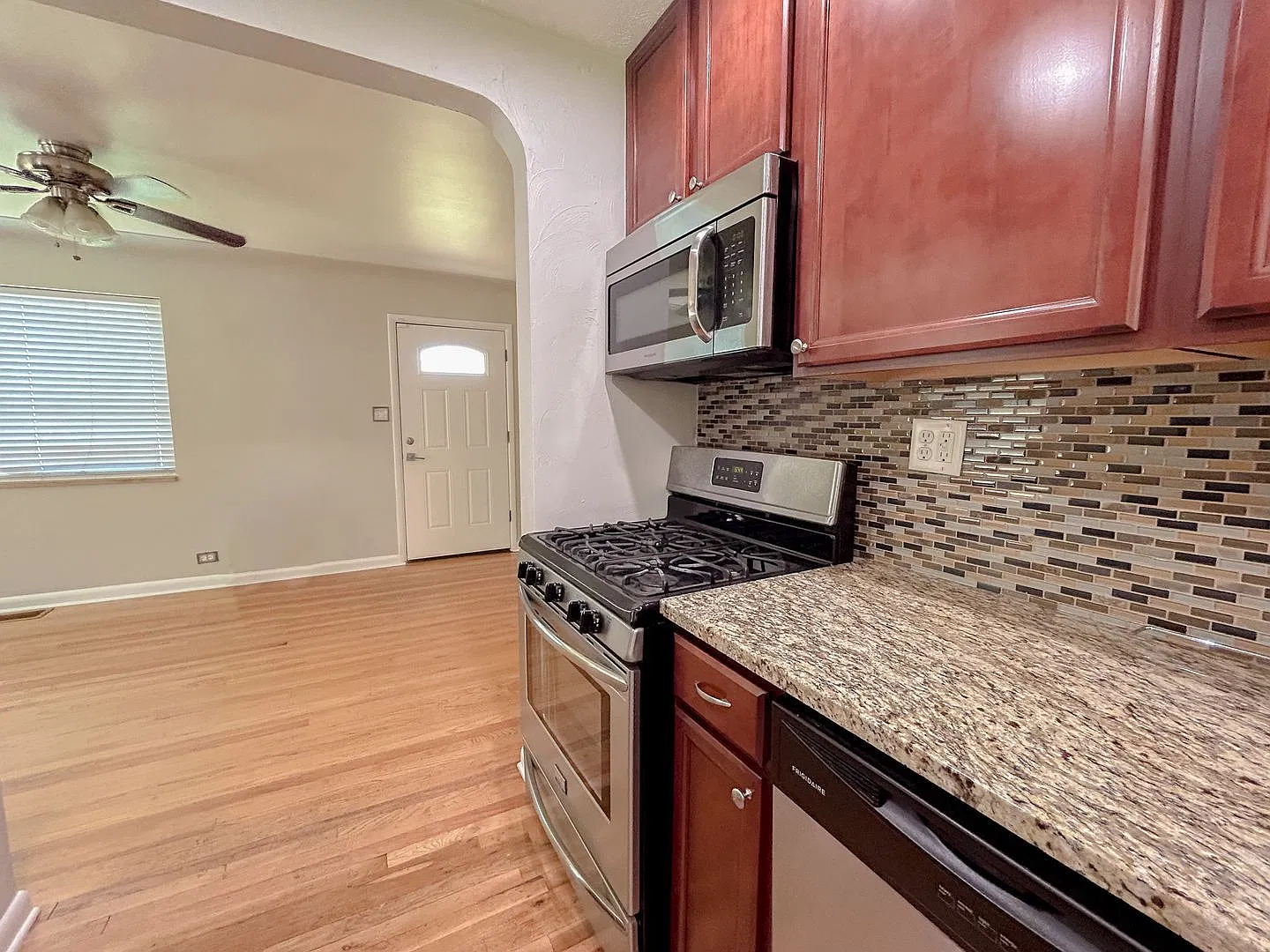 3 bed, 2.5 bath, 1488 sqft, $2,995 — Photo 4
