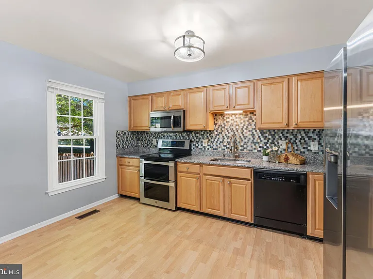 7428 Chummley Ct — Photo 10